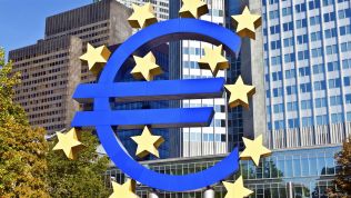 Eurozeichen vor der EZB in Frankfurt