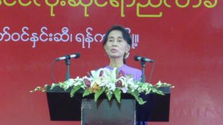 Aung San Suu Kyi auf dem NLD Parteitag (Quelle: Friedrich-Naumann-Stiftung für die Freiheit)