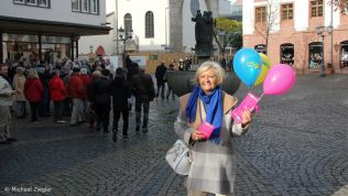 Cornelia Willius-Senzer beim Wahlkampf in Mainz. Bild: Michael Ziegler