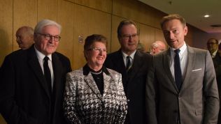 Frank-Walter Steinmeier, Ursula Kinkel, Klaus Kinkel und Christian Lindner in Berlin