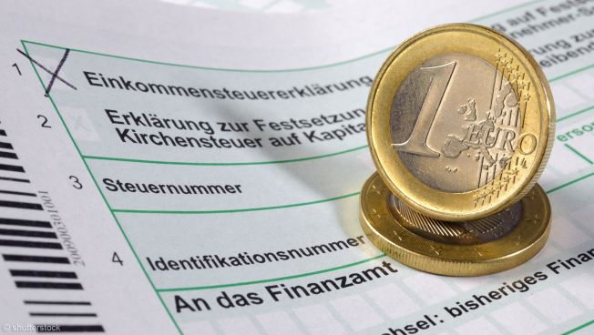 Steuererklärung und Euromünzen