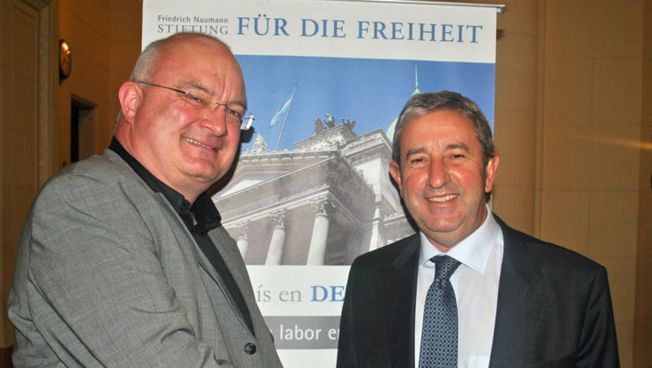 Projektleiter Jörg Dehnert mit Julio Cobos, ehemaliger Vizepräsident und Abgeordneter der UCR im nationalen Kongress