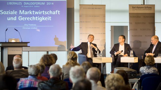 Christian Lindner und Jörg Thadeusz beim Liberalen Dialogforum in Cottbus