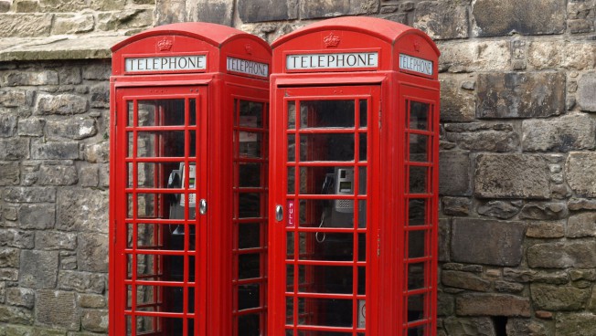Zwei britische Telefonzellen