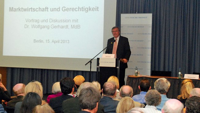 Wolfgang Gerhardt beim Vortrag