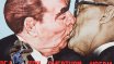 Berliner Mauer: Berühmtes Kussbild wird fotografiert