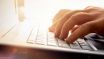 Hände auf Tastatur: Justizministerin will Internet-Konzerne verpflichten, die Weitergabe von Daten zu melden